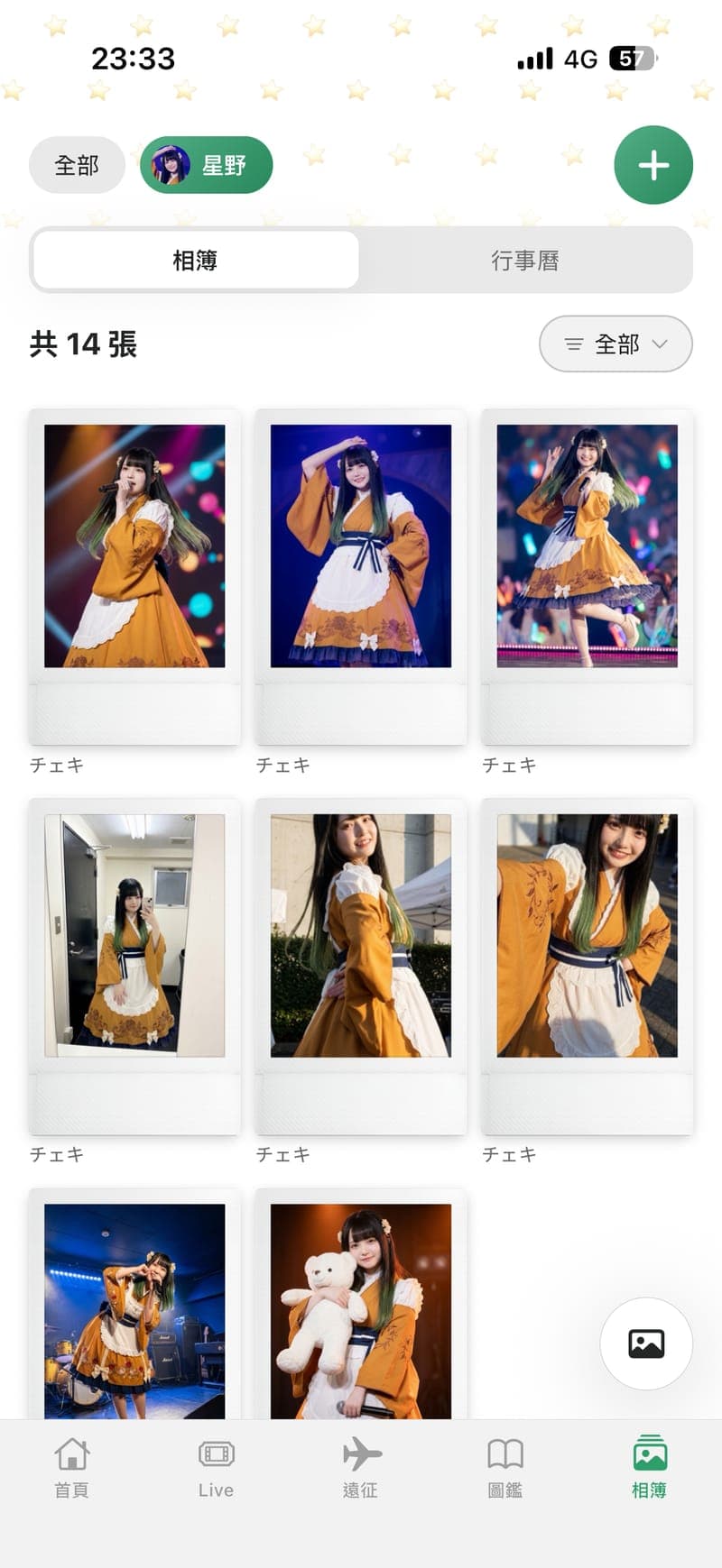 追追推推 App 的相簿畫面：拍立得網格檢視